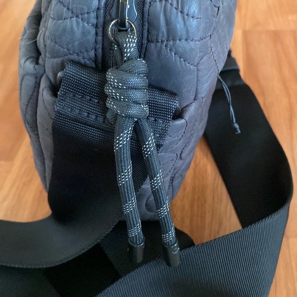 ❤️ Lululemon Quilted Embrace Crossbody Bag Black - Picture 6 of 10